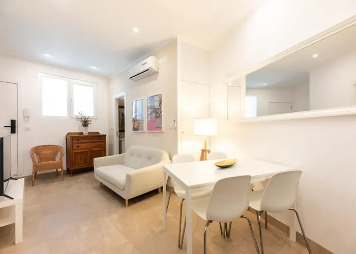 Praca Alegria Lovely Lisboa